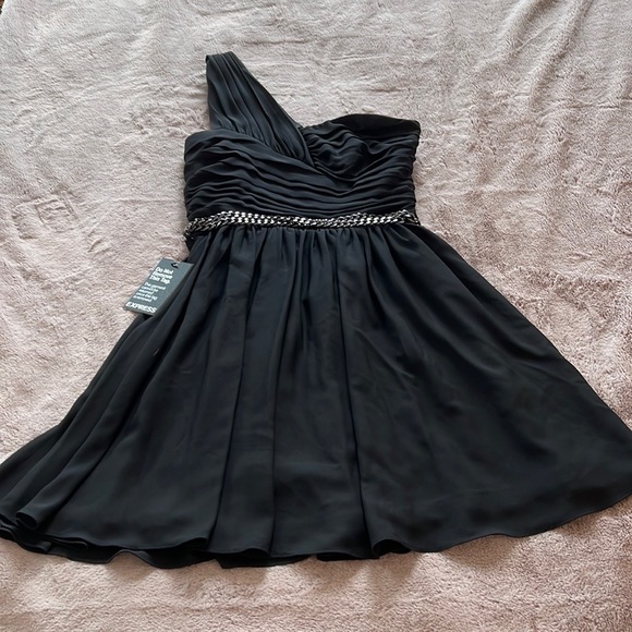 Express one-shoulder cocktail dress. Black. Size 0. NWT. - Picture 3 of 6